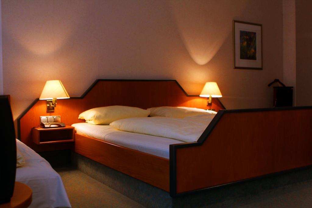 Pohl'S Rheinhotel Adler Sankt Goarshausen Room photo