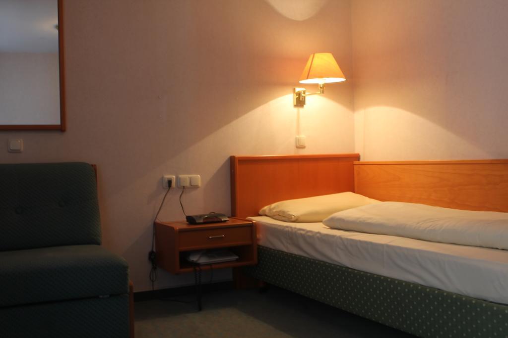 Pohl'S Rheinhotel Adler Sankt Goarshausen Room photo